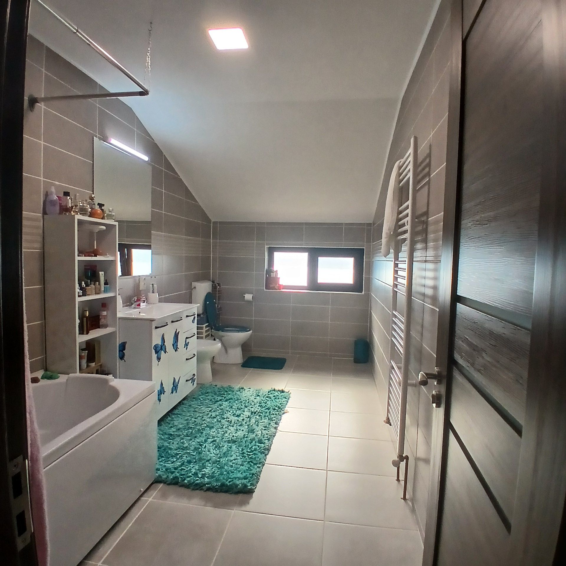 Vând casa com.Mihai Viteazu