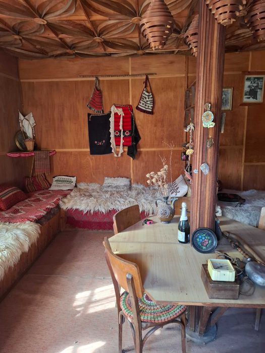 Продава се парцел с къща в с. Горна Диканя