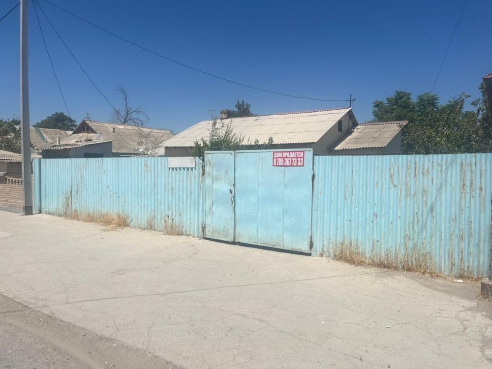 Продается дом в центре города.
