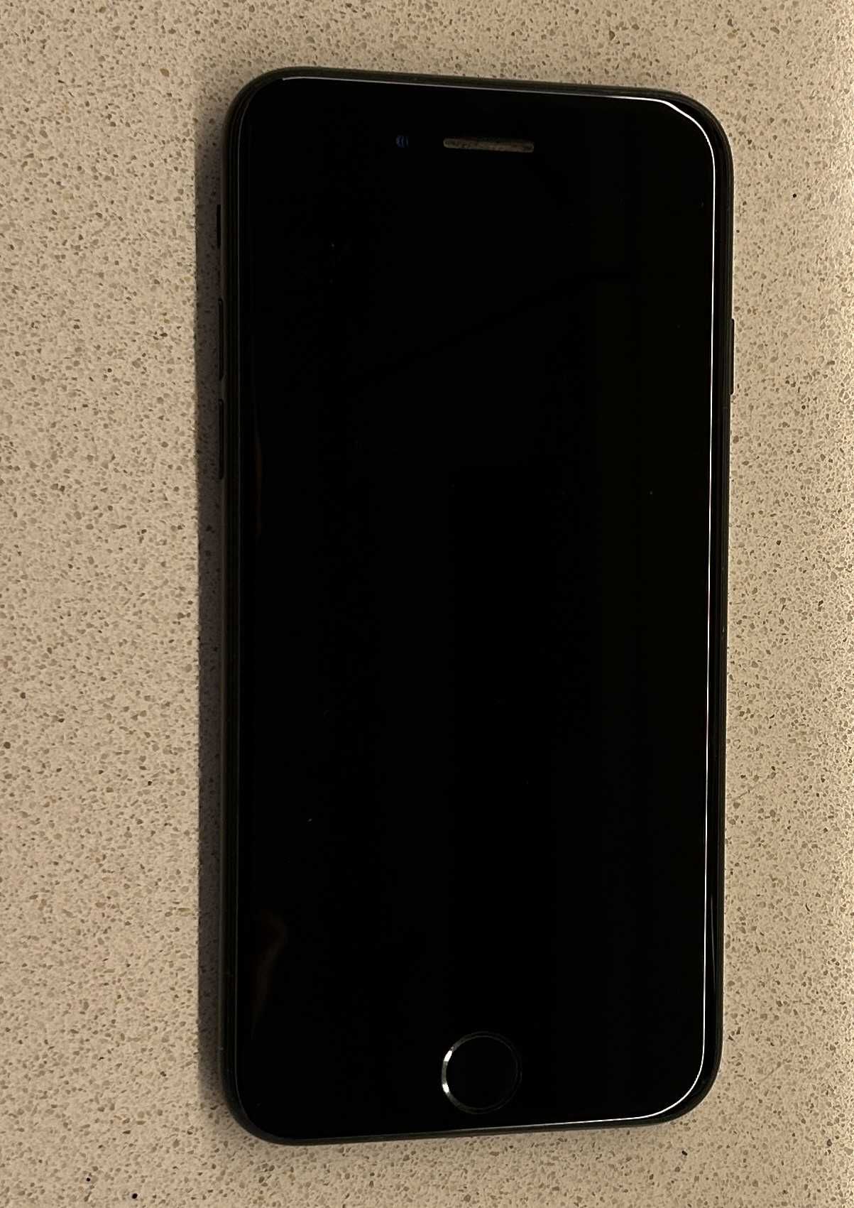 iPhone 7 128gb black-отличен. Нищо по него не е подменяно.