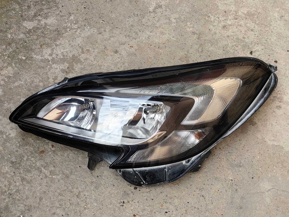 Фар за Opel Corsa E / Опел Корса Е
