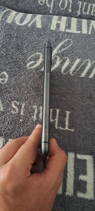 Vând iphone 11 black