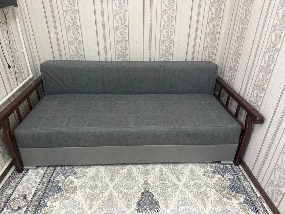 Transformatsiyali divan-krovat — sandiqli, qulay va zamonaviy dizayn..