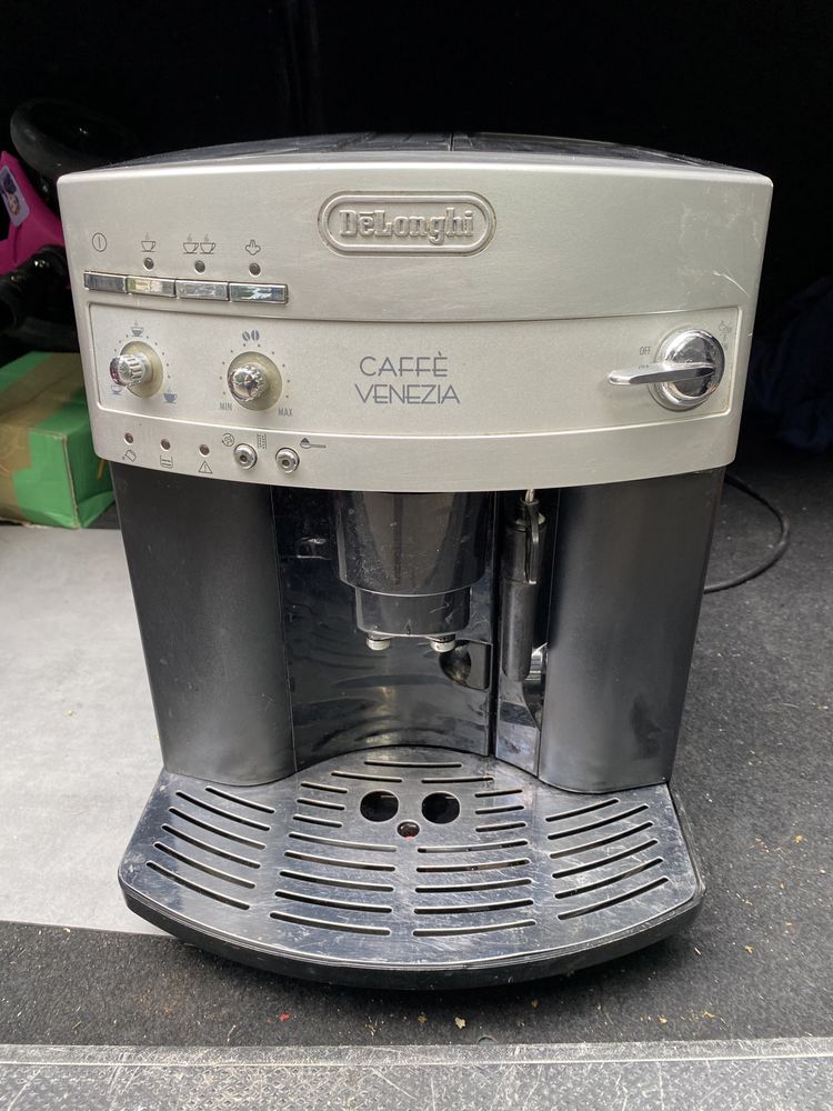 Продавам кафемашина Delonghi magnifica