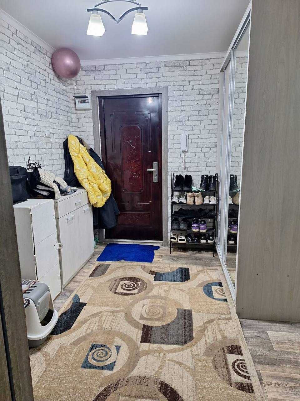 Продам 2 комнатную квартиру в центре