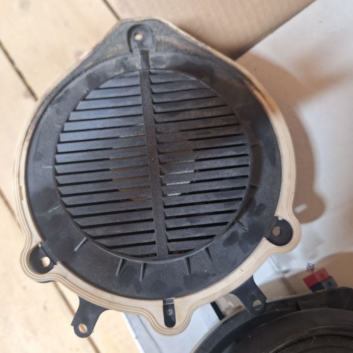 Vând tun bass alpine,stație Sony și 4 difuzoare audi(originale)