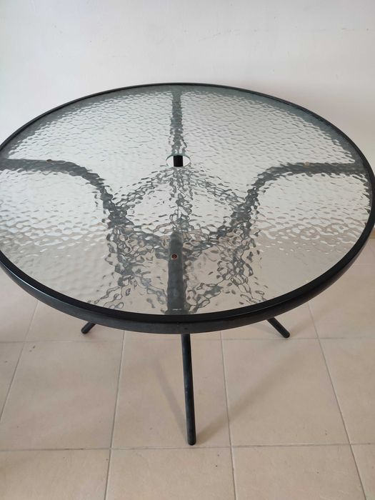 маса плюс два стола подарък