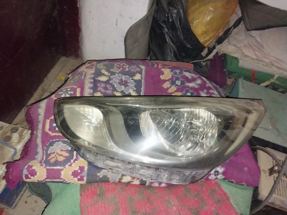 Продаётся левая фара хундай акцент2013