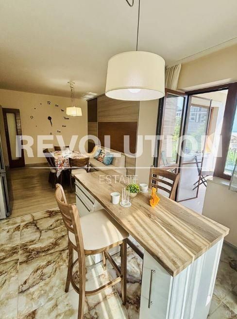 Тристаен апартамент в района на св. Константин и Елена!