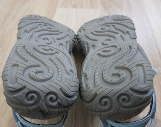 Adidasi Sandale Teva mărimea 29 boost jordan
