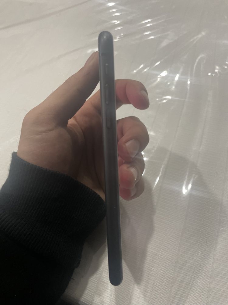 Продам iPhone 11 128g