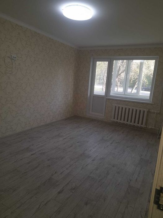 1- комнатная, 7 мкр, после капю ремонта. Балкон застеклён, утеплен