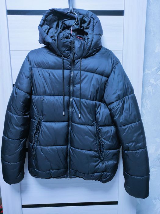 Продам женскую демисезонную куртку.