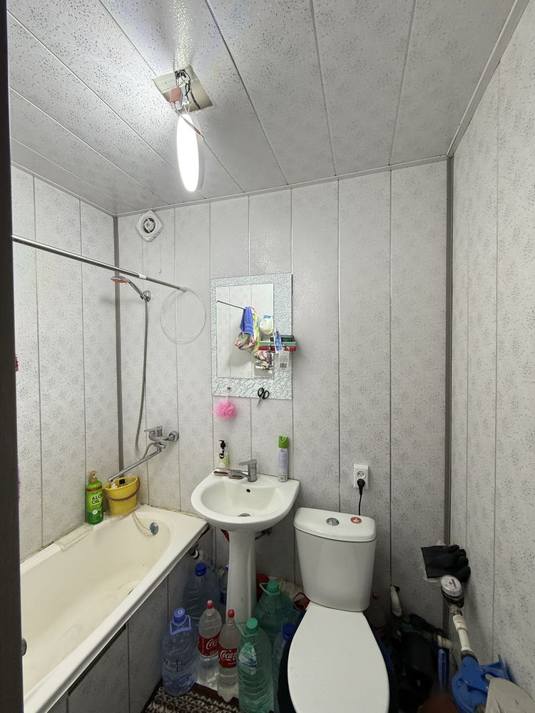 Kogon shaxar 2 mkr da dom sotiladi 2 xonalik tayyor.
