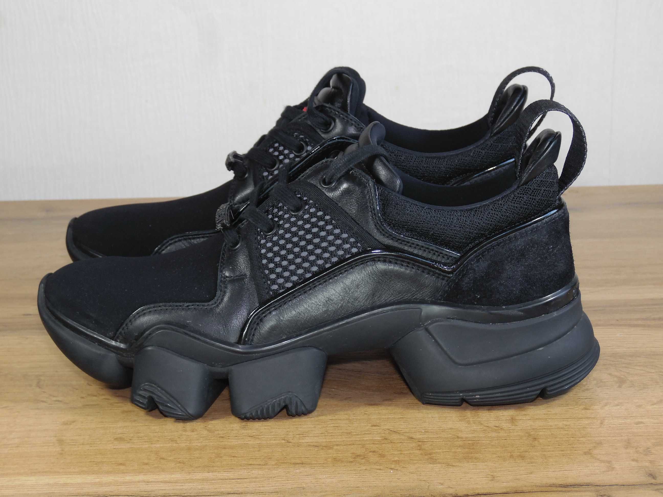 Givenchy Jaw - 42,5 номер Оригинални! Made in Italy