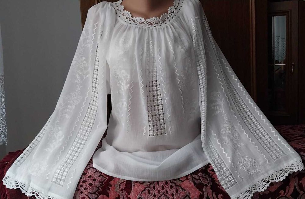Ie/ camasa traditionala cusuta manual cu matase