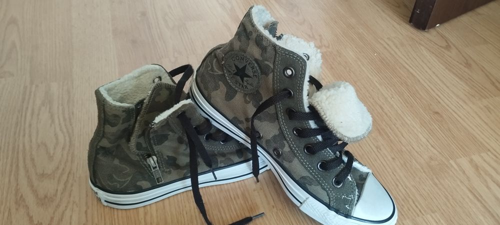 Bascheți blăniți Converse