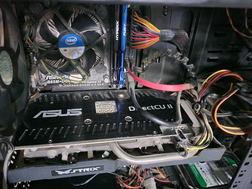 Компютър i5-4460, GPU AMD R9380 4GB. RAM 12GB