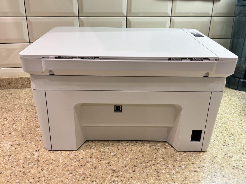 HP LaserJet Pro MFP M28w лазерный Мфу в идеальном состоянии.