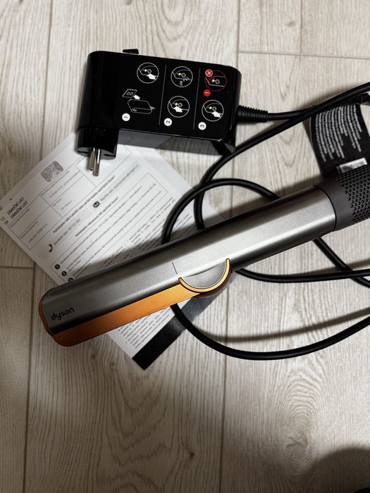 Dyson Airstrait
