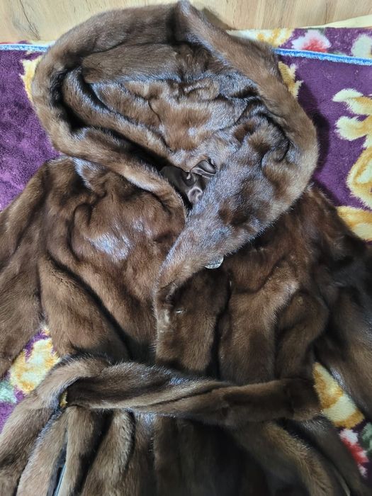 Продам норковую шубу.