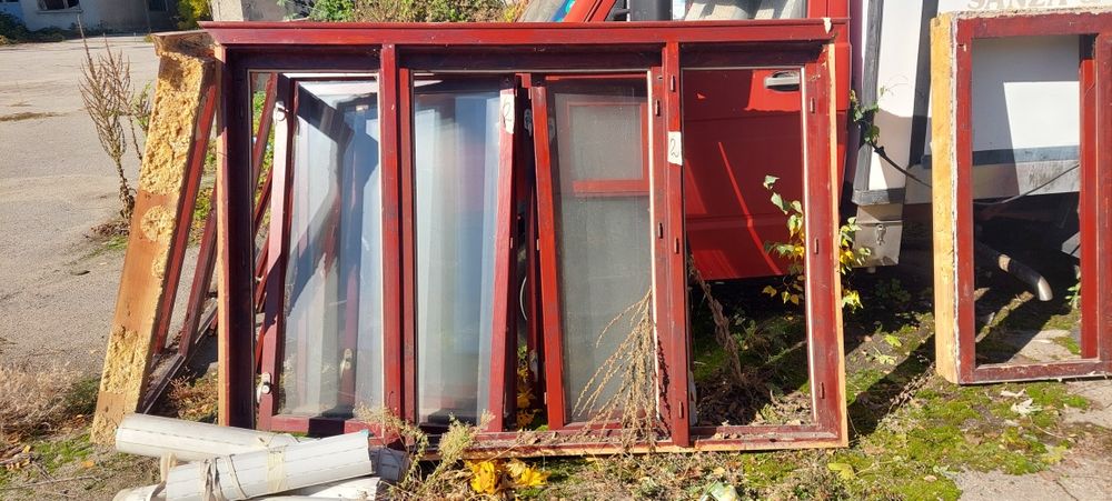 Дървена дограма с черчевета и стъкла