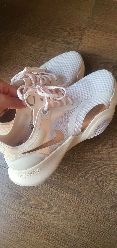 Nike superrep go