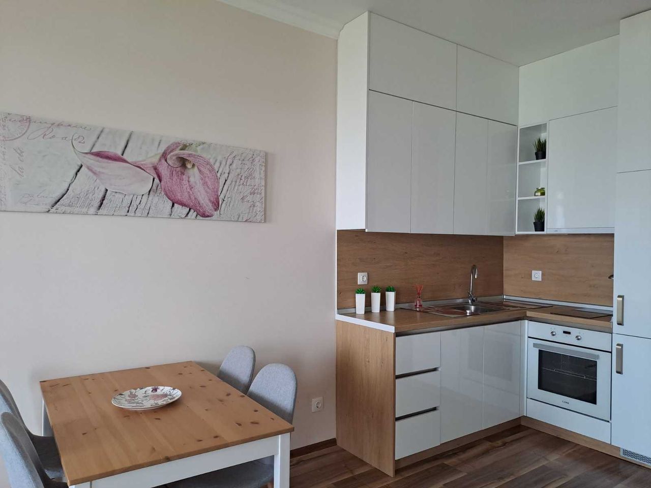 Дава се под наем Двустаен апартамент в Бургас, Зорница - 70 кв.м за 450 € - Снимка #3