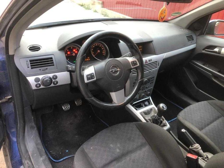 Dezmembram Opel Astra H Hatchback