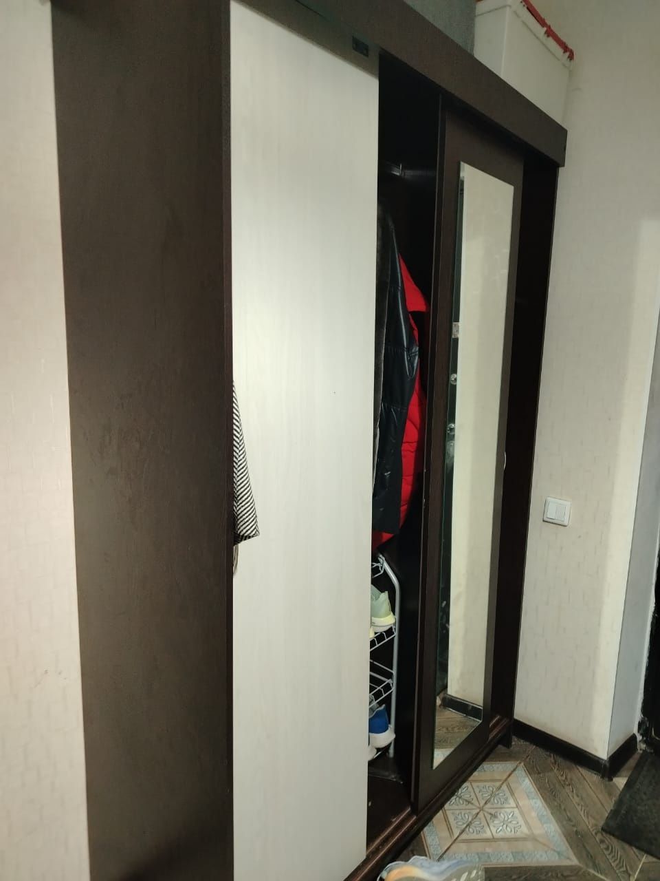 Продам шкаф в прихожую