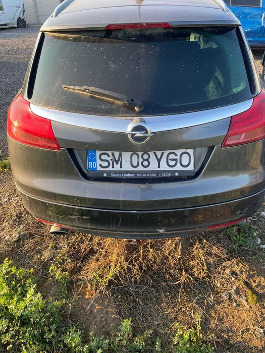 Dezmembrez Opel Insignia 2010