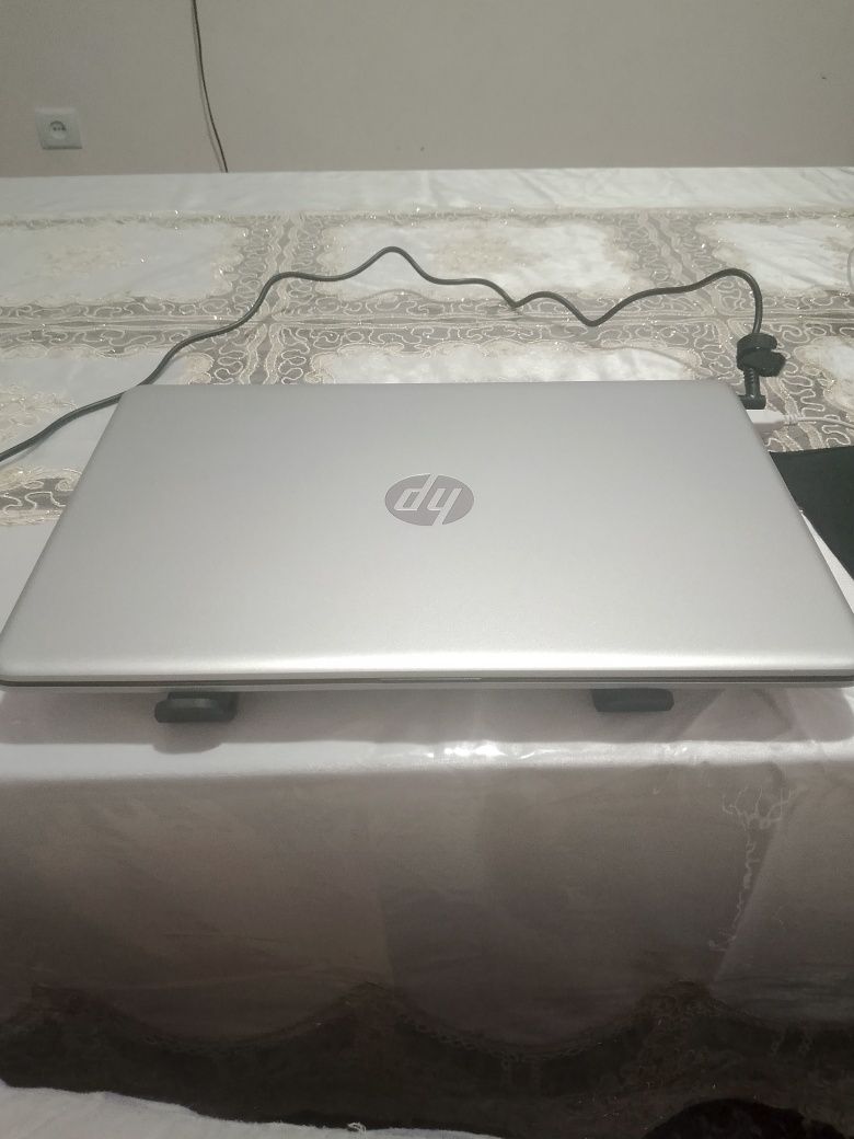 Hp 15 noutbuk yangidek