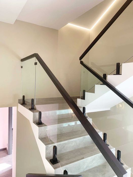 стеклянные перила стеклянные пергородки