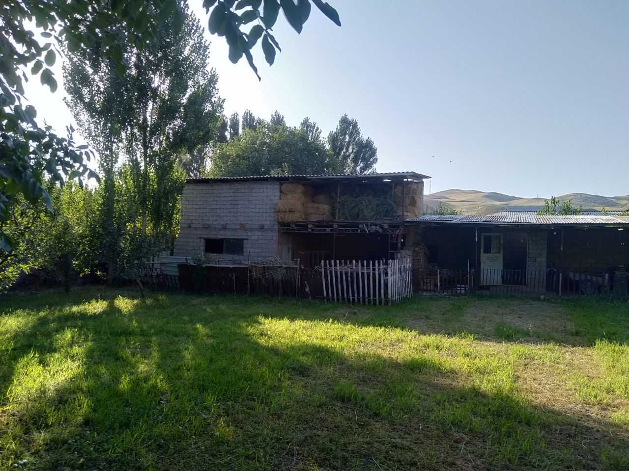 Ховли уй сотилади барча кулайликларга эга ,ЧИРЧИк шахрга якин