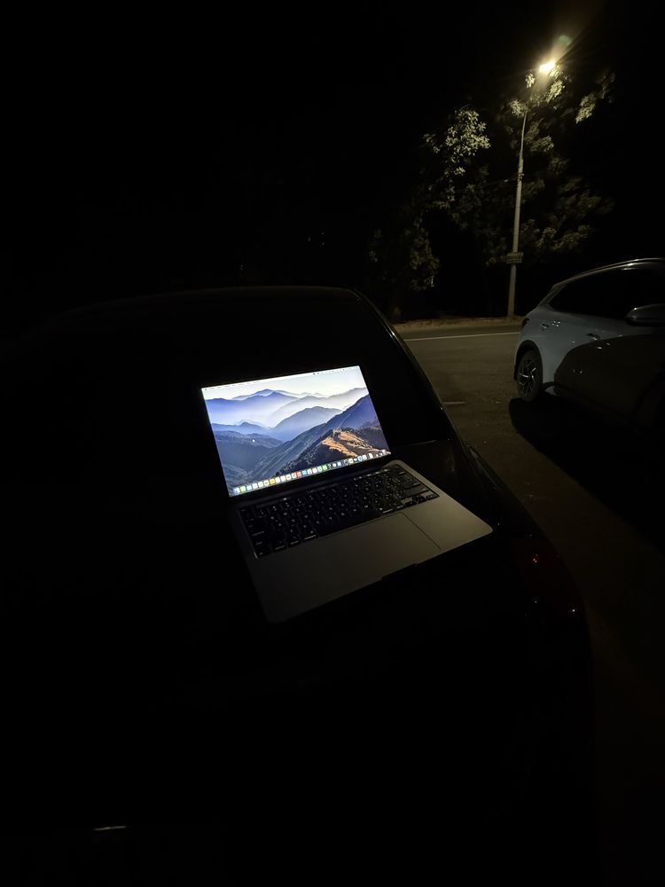 Macbook pro 2020 core i5 1tb/32gb