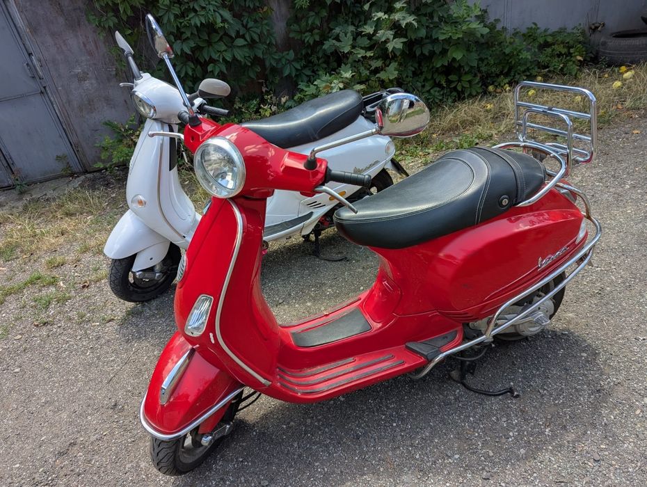 Vând doua scutere Vespa Piaggio 125/ 50 cmc