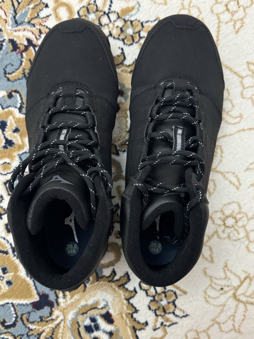 Прлдам зимний кроссовку оргинал мизуна купили в японе