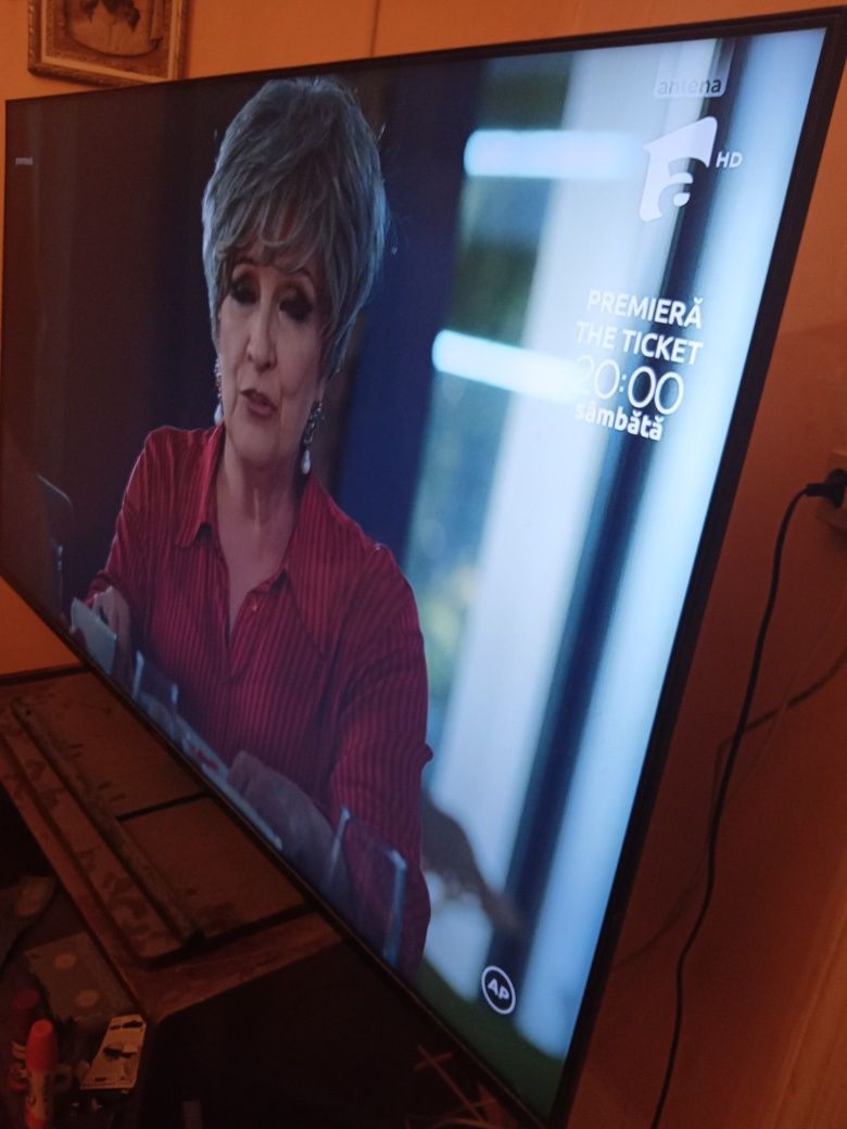 Vând TV Smart Horizon.