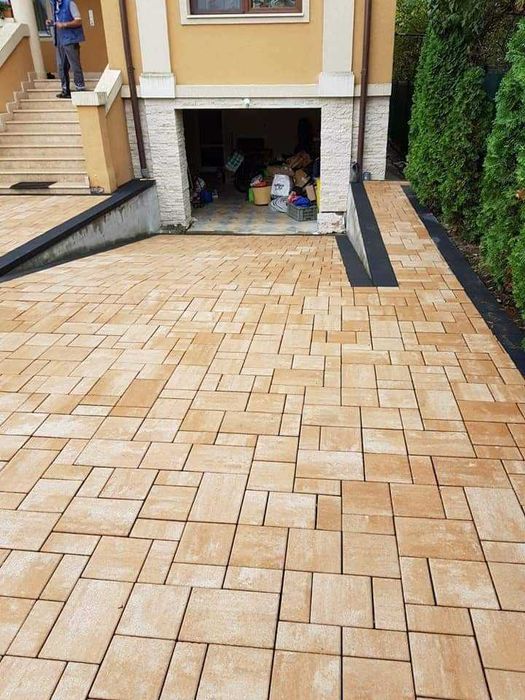 Transformã-ți Curtea cu Pavaje Montate
Corect și Durabil