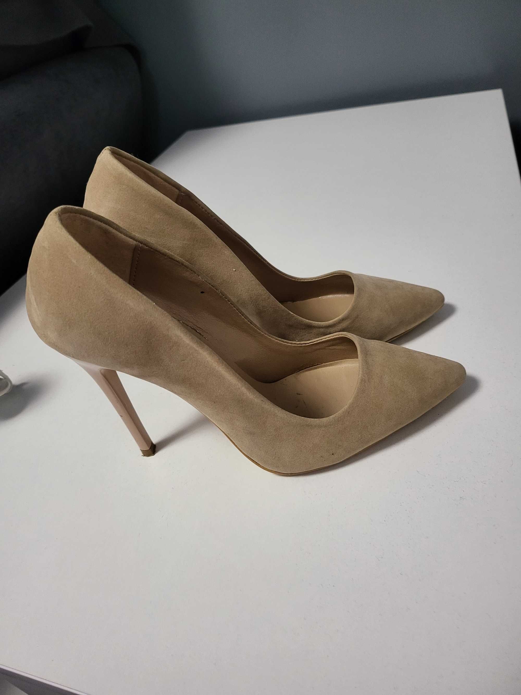 Vand pantofi stiletto