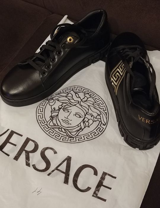 Страхотни обувки Versace