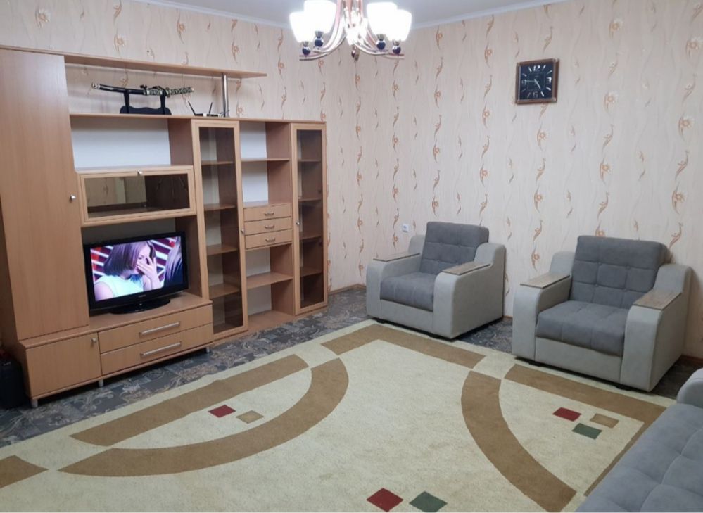 2 ком/9/9 площадь 65м2. Метро Ойбек, гостиница Россия