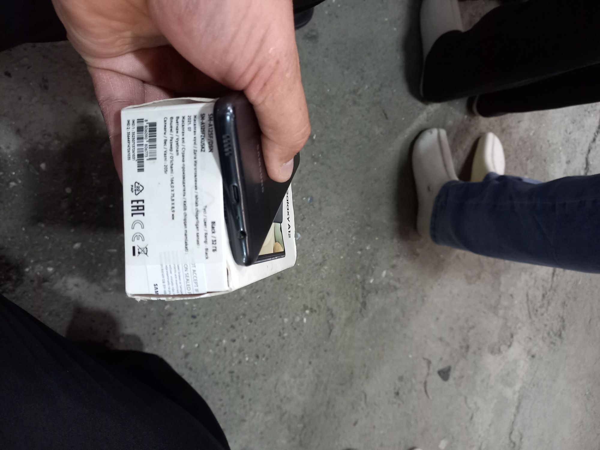 A12 samsung ideal holati tiniq 32GB hotirasi 2 sim kartasi imey bo'gan