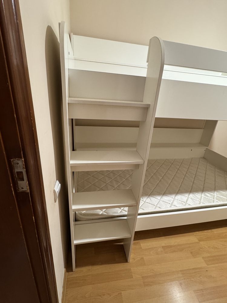 Продам двухъярусную кровать