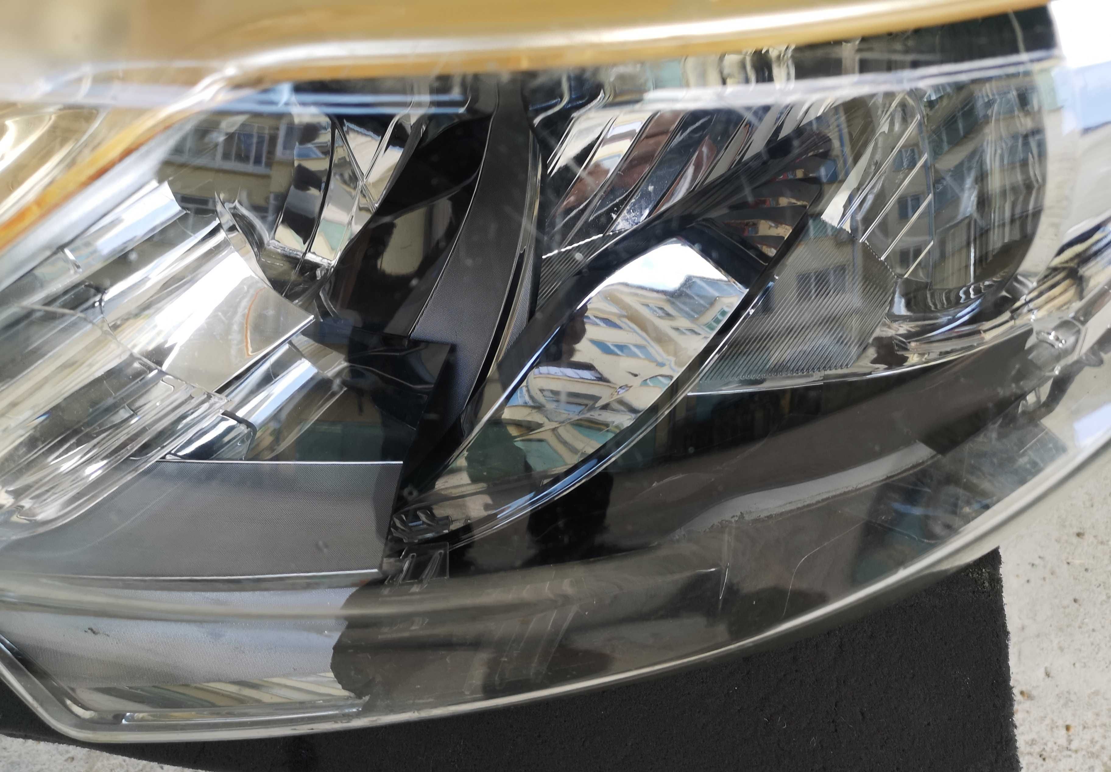 Оригинален фар Mitsubishi L200