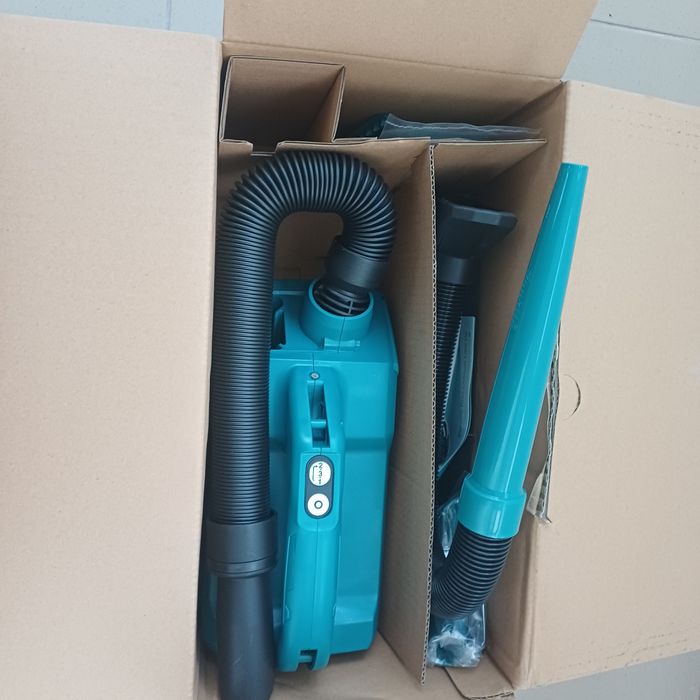 Aspirator nou Makita