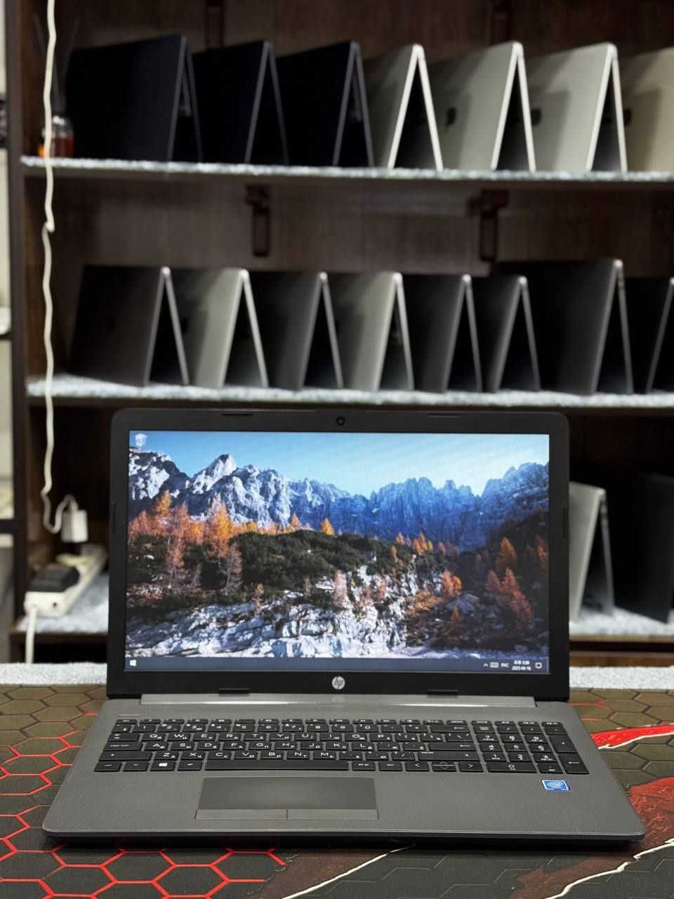 Hp notebook sotiladi xolati ishlashi yaxshi!!