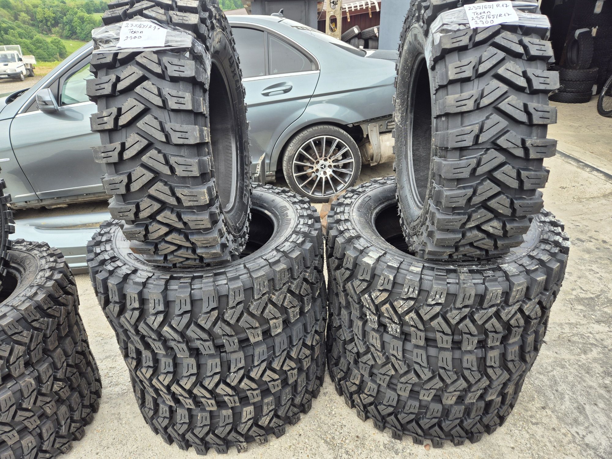 Anvelope off road  235/65R 17.