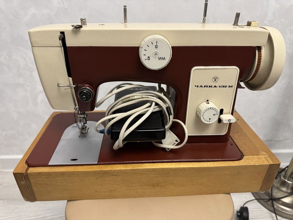 Продам швейную машинку