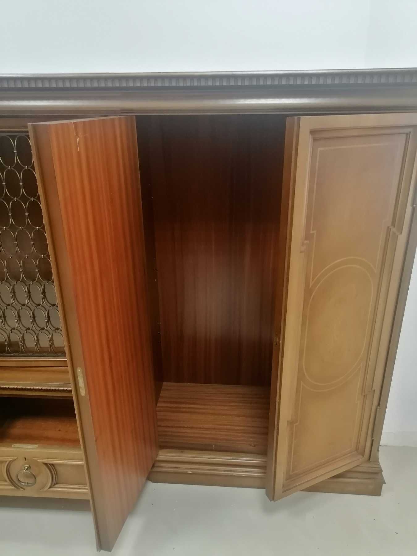 Мебели от масивно дърво, скрин секция шкаф